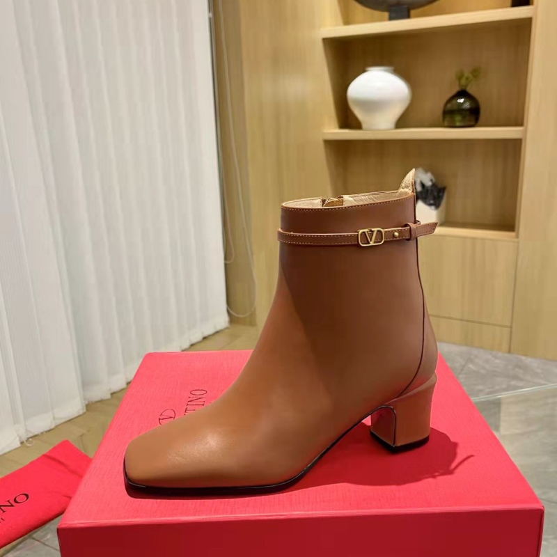 Va1e*ntin0 boots